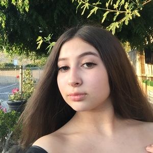 Meet your Posher, Nallely